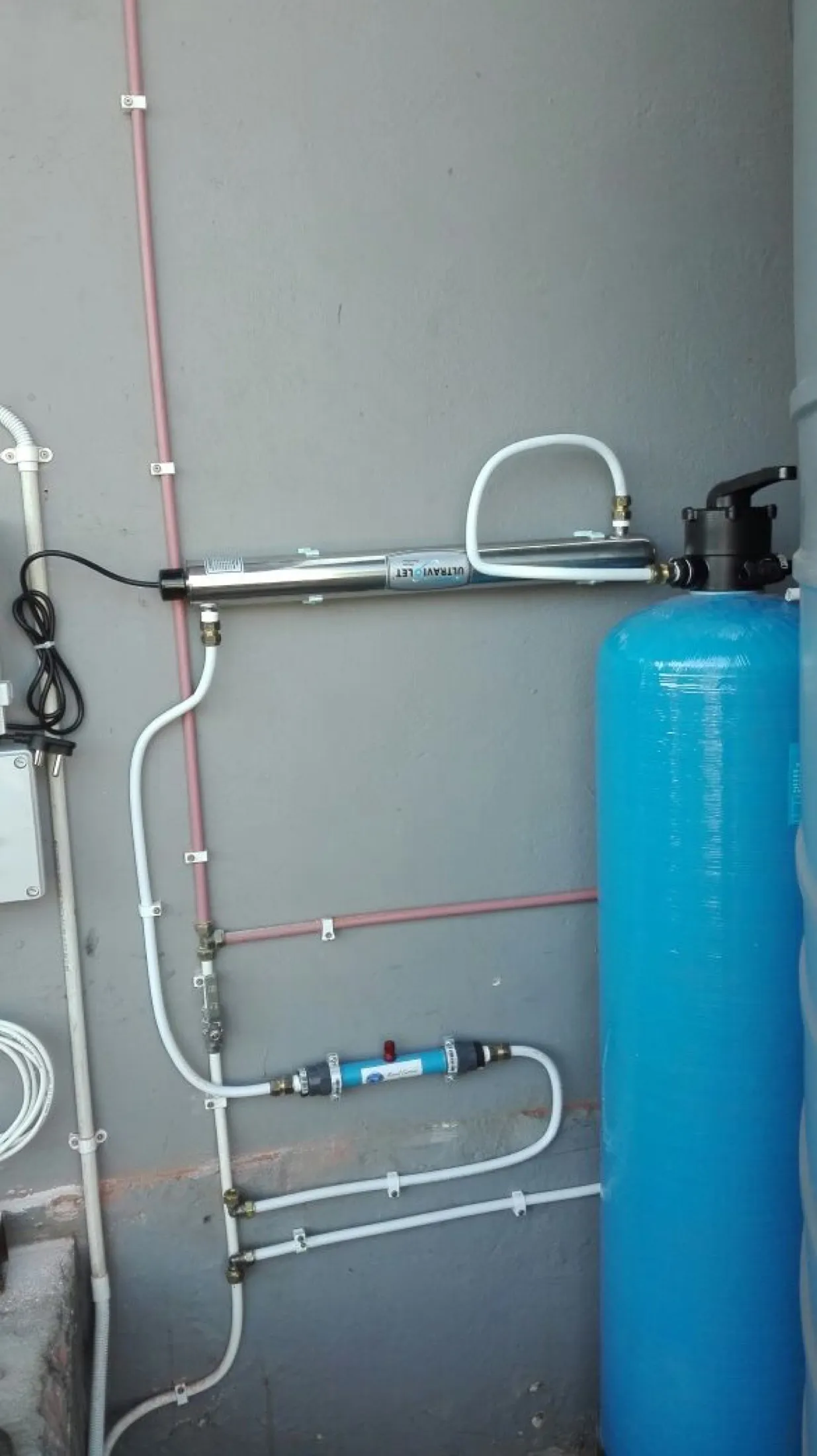 Conditioner and filter vessel mounted together.